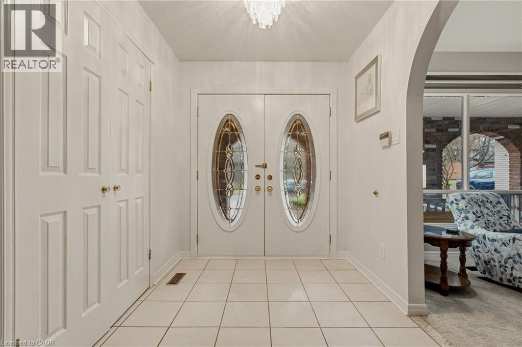 27 Jerome Park Drive, Hamilton, Ontario L9H 6G9 - Photo 4 - 40812145