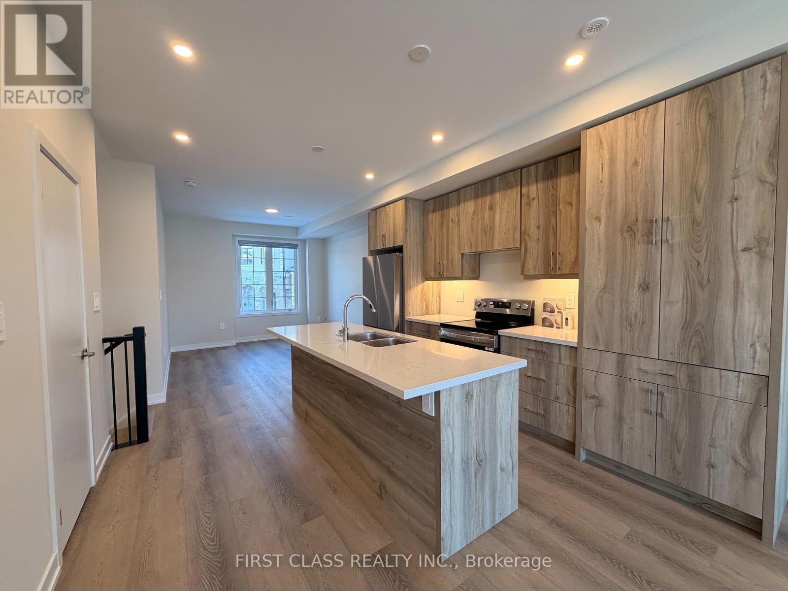 1 Peace Lane, Richmond Hill, Ontario  L4B 0J4 - Photo 3 - N12856868