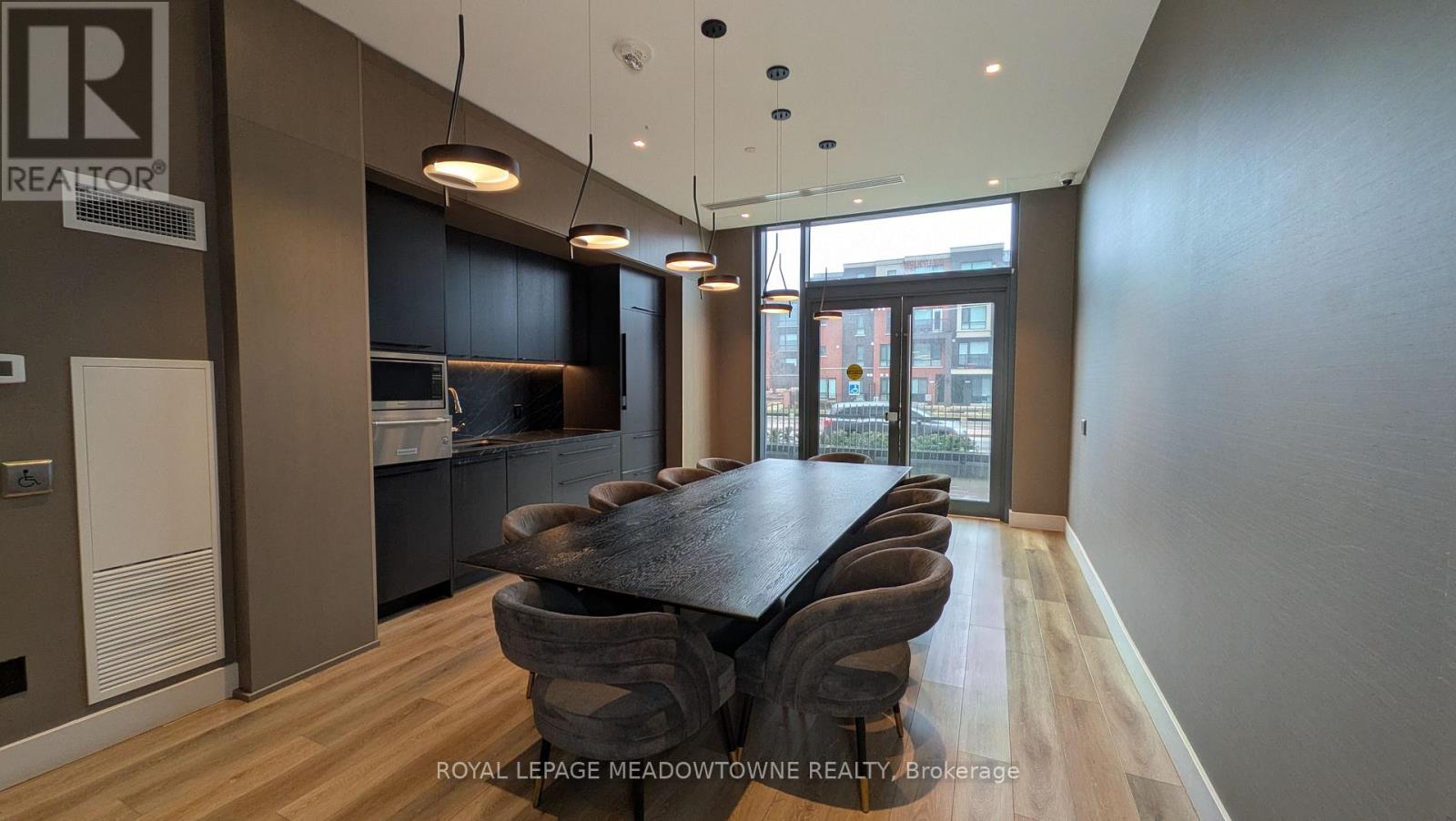 201 - 180 Veterans Drive, Brampton, Ontario  L7A 0B6 - Photo 4 - W12884700