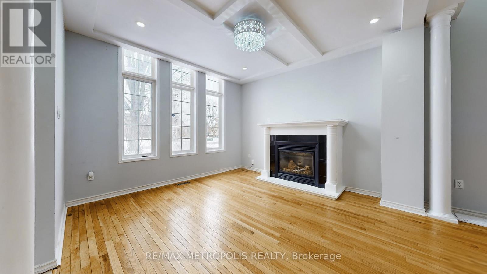 183 Valmont Court, Hamilton, Ontario  L9G 5A1 - Photo 10 - X12884824