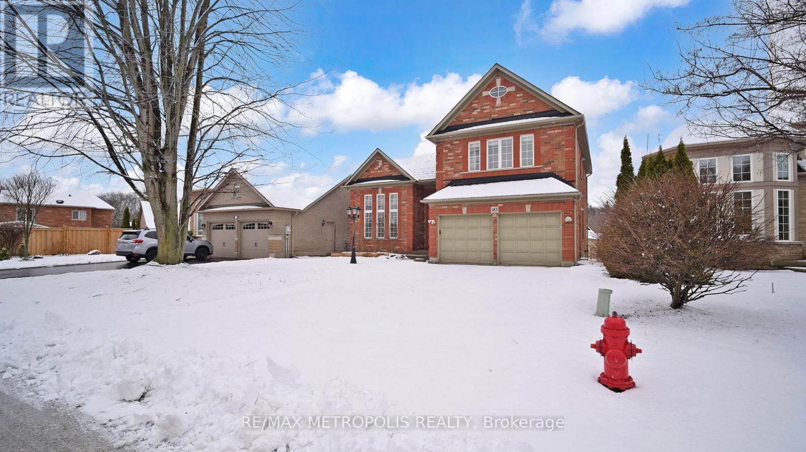183 Valmont Court, Hamilton, Ontario  L9G 5A1 - Photo 3 - X12884824