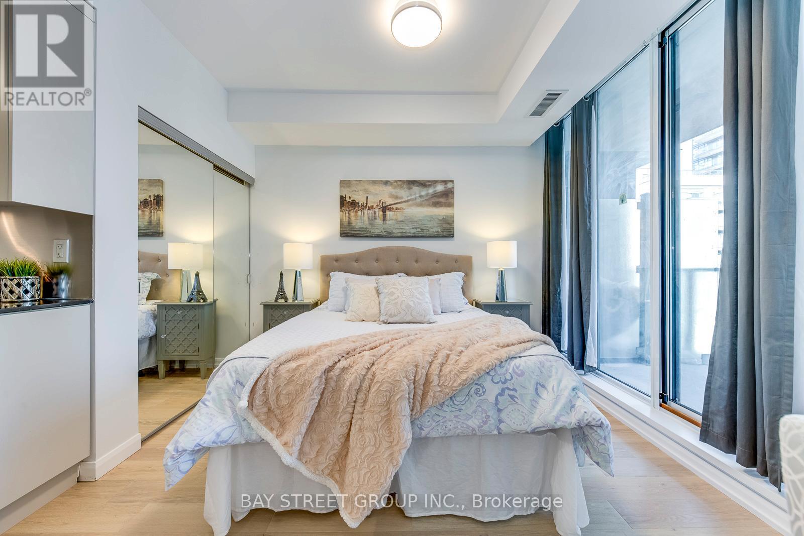 1808 - 111 Elizabeth Street, Toronto, Ontario  M5G 1P7 - Photo 15 - C12884832