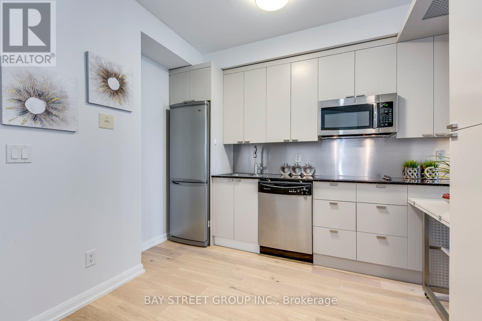 1808 - 111 Elizabeth Street, Toronto, Ontario  M5G 1P7 - Photo 5 - C12884832