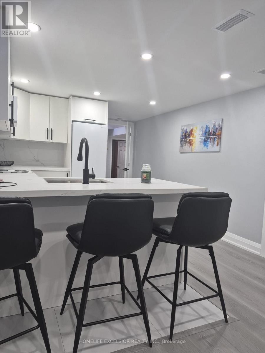 17 Miles Avenue, Brantford, Ontario N3R 5B2 - Photo 4 - X12884502