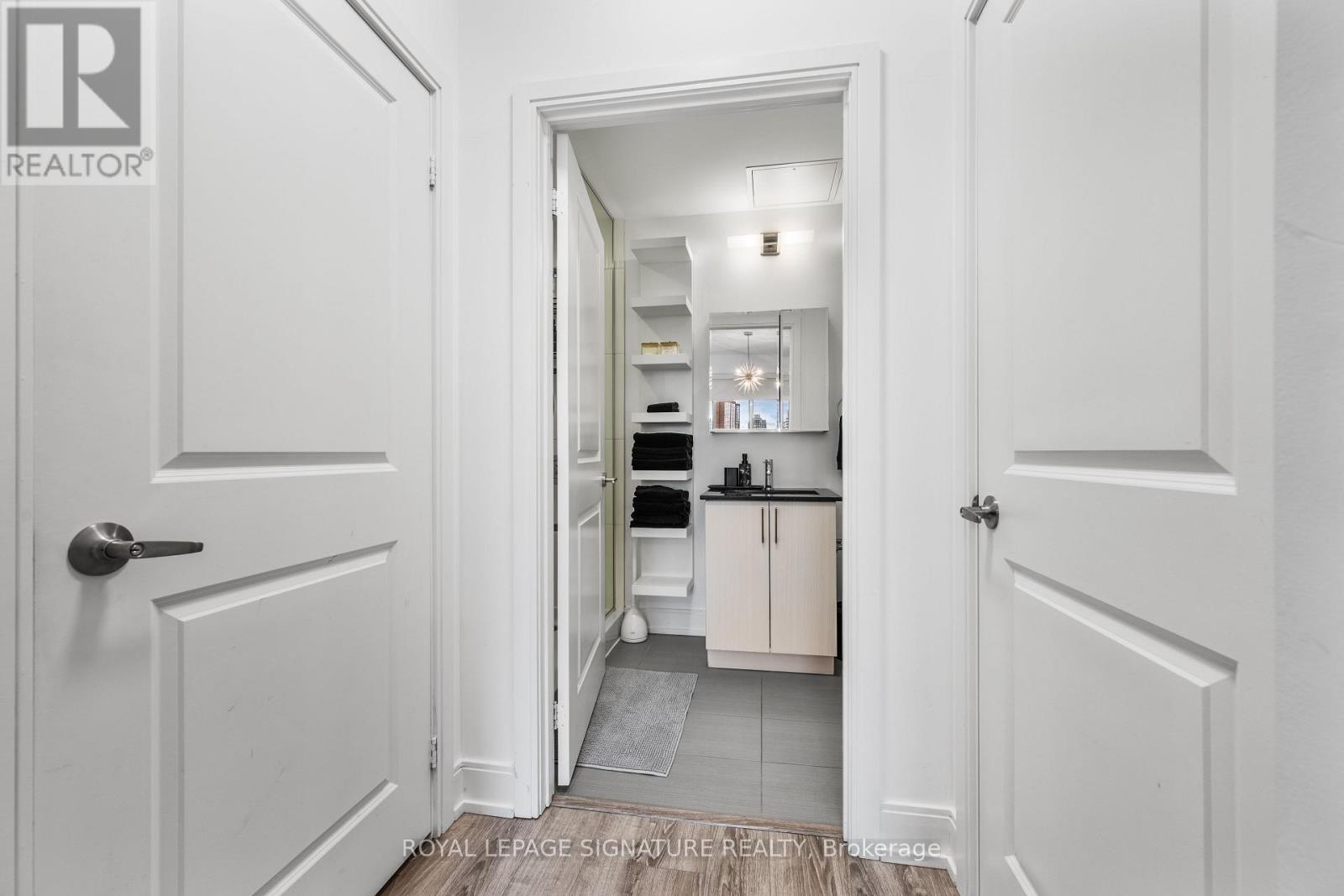 209 - 9608 Yonge Street, Richmond Hill, Ontario  L4C 1V6 - Photo 13 - N12884828