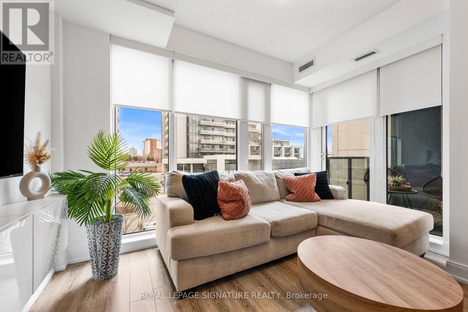 209 - 9608 Yonge Street, Richmond Hill, Ontario  L4C 1V6 - Photo 3 - N12884828