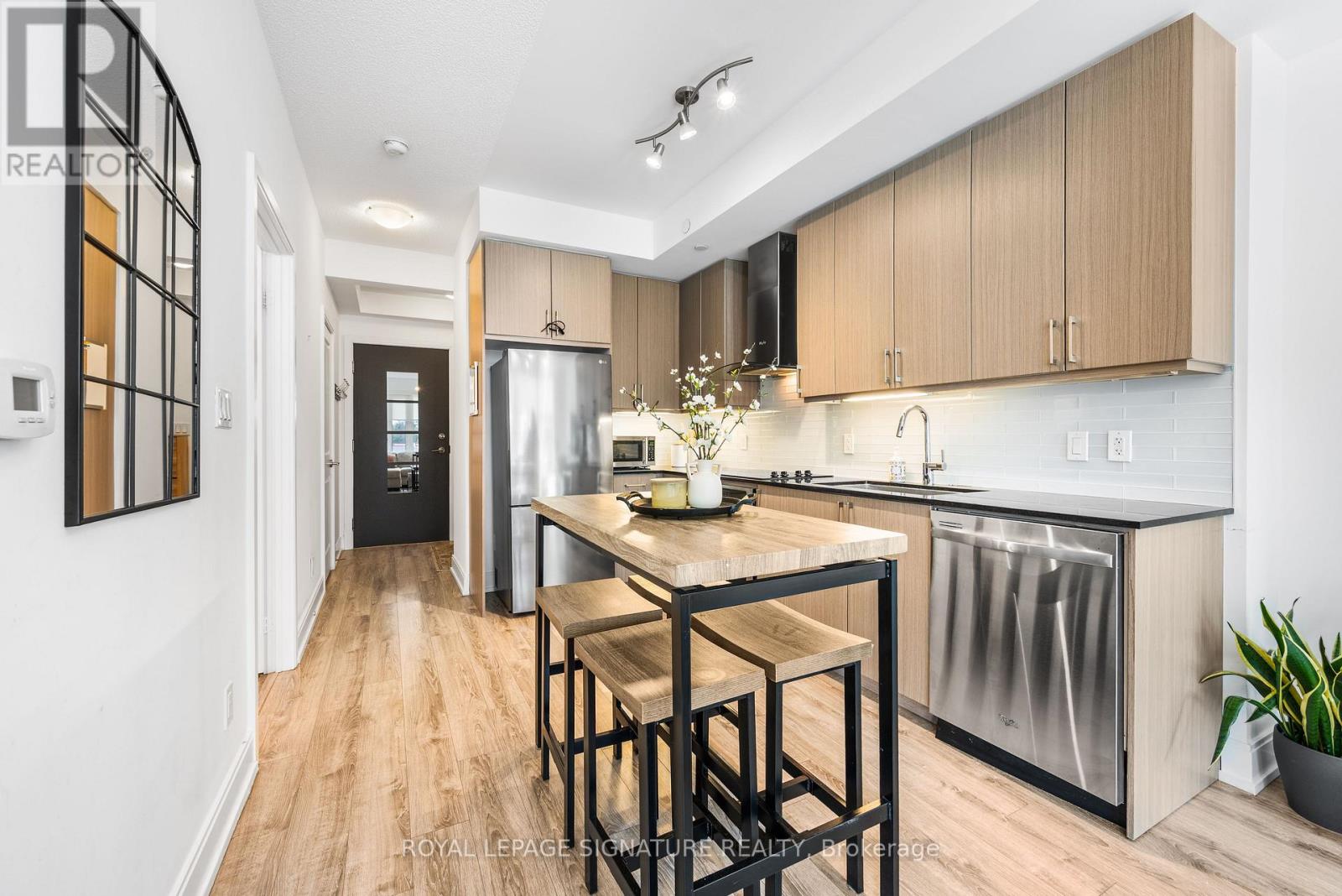 209 - 9608 Yonge Street, Richmond Hill, Ontario  L4C 1V6 - Photo 5 - N12884828