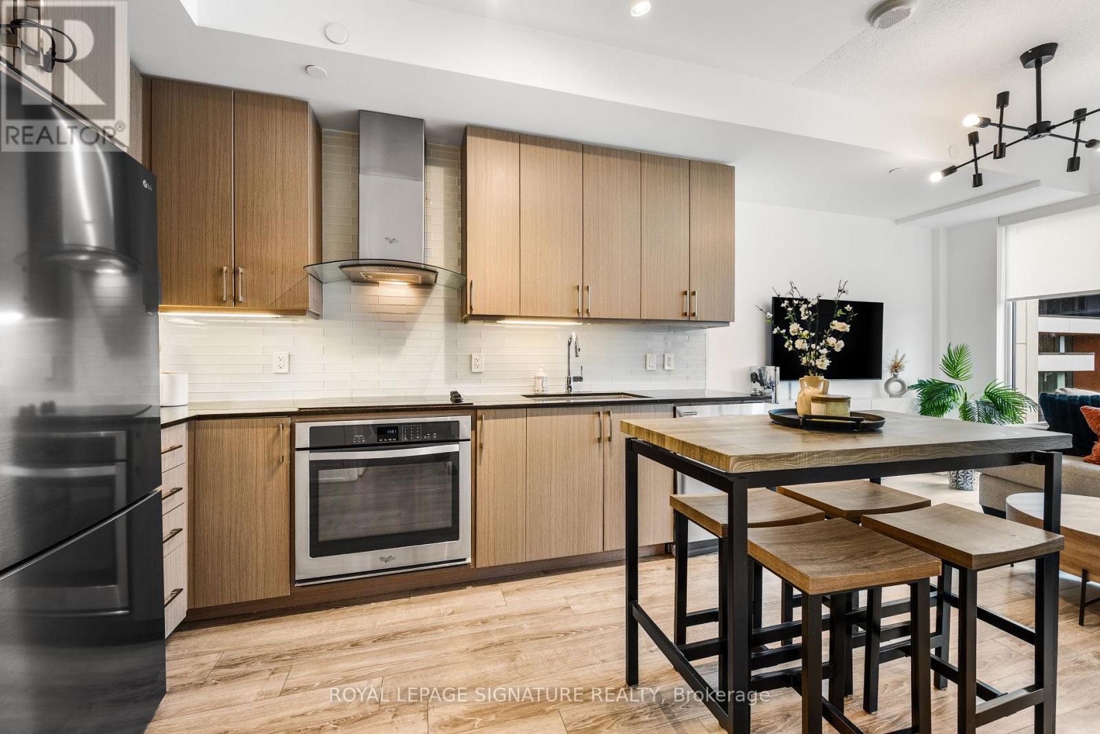 209 - 9608 Yonge Street, Richmond Hill, Ontario  L4C 1V6 - Photo 6 - N12884828