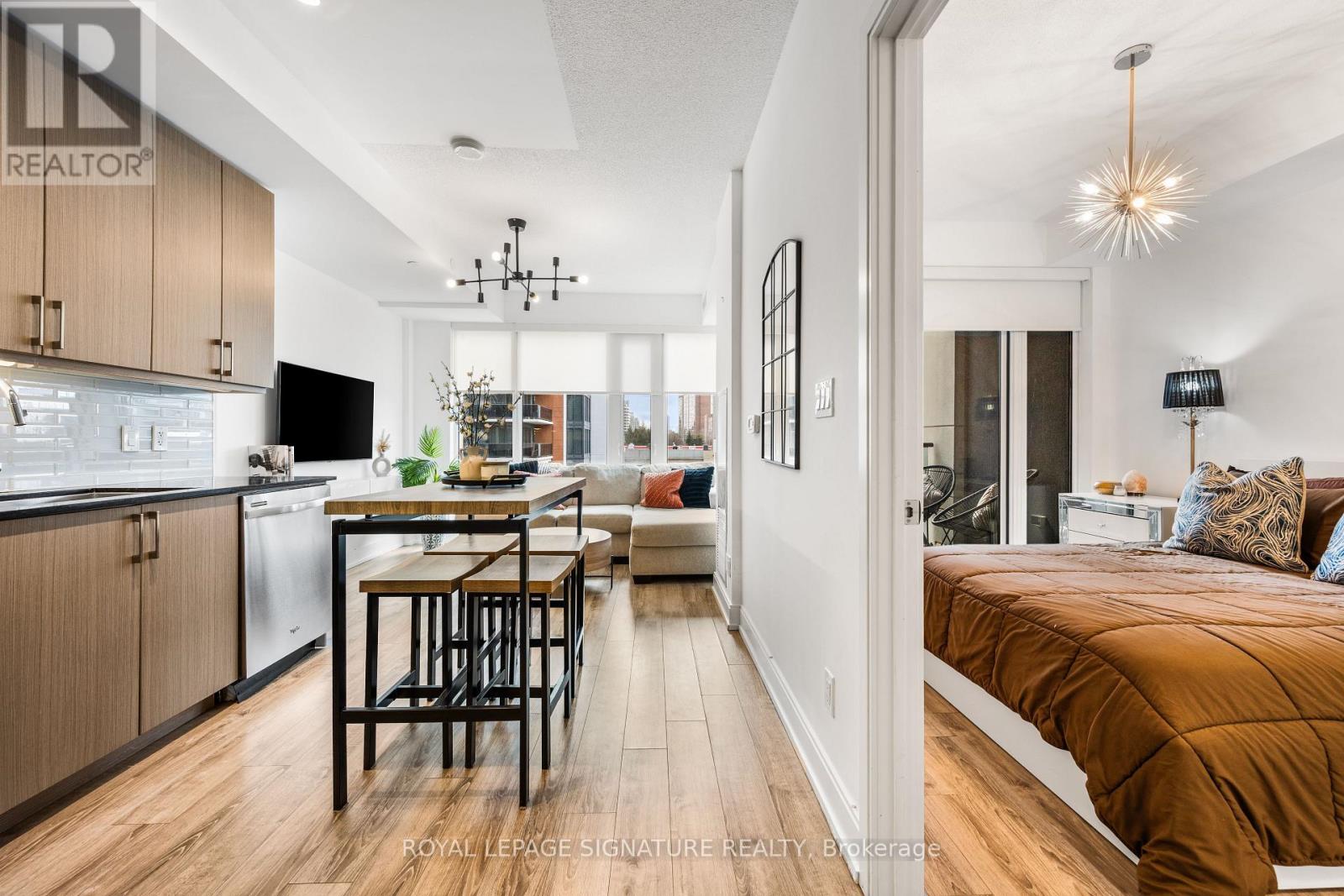 209 - 9608 Yonge Street, Richmond Hill, Ontario  L4C 1V6 - Photo 8 - N12884828