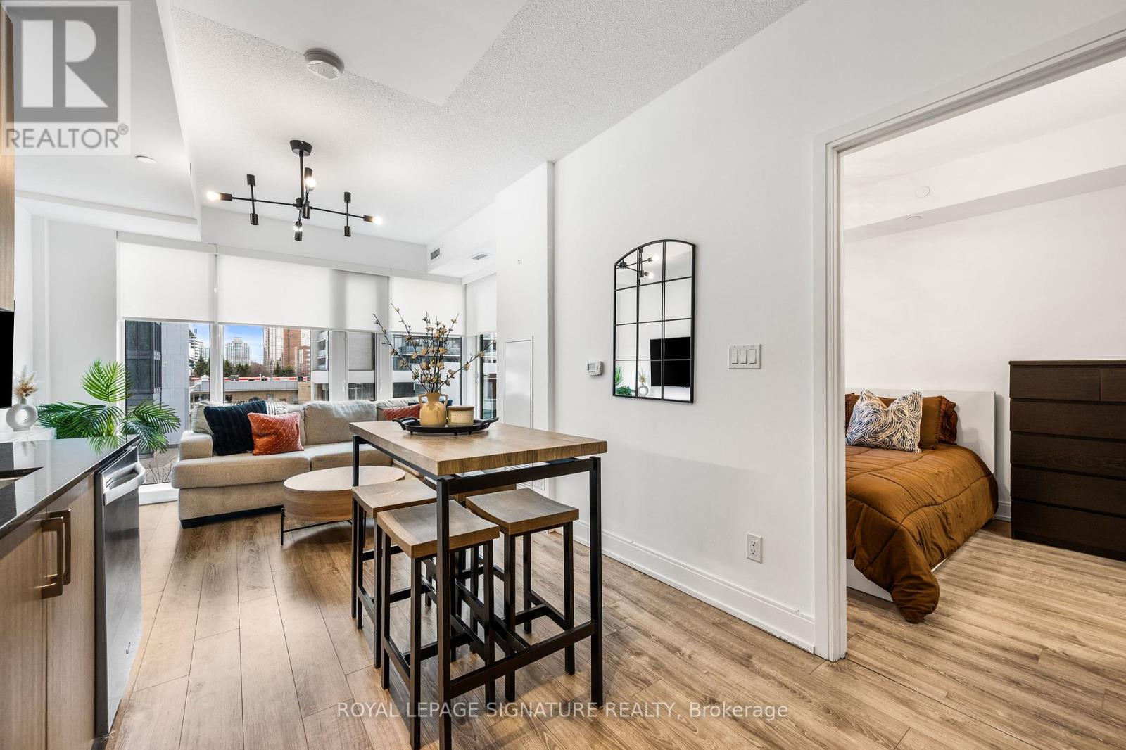 209 - 9608 Yonge Street, Richmond Hill, Ontario  L4C 1V6 - Photo 9 - N12884828