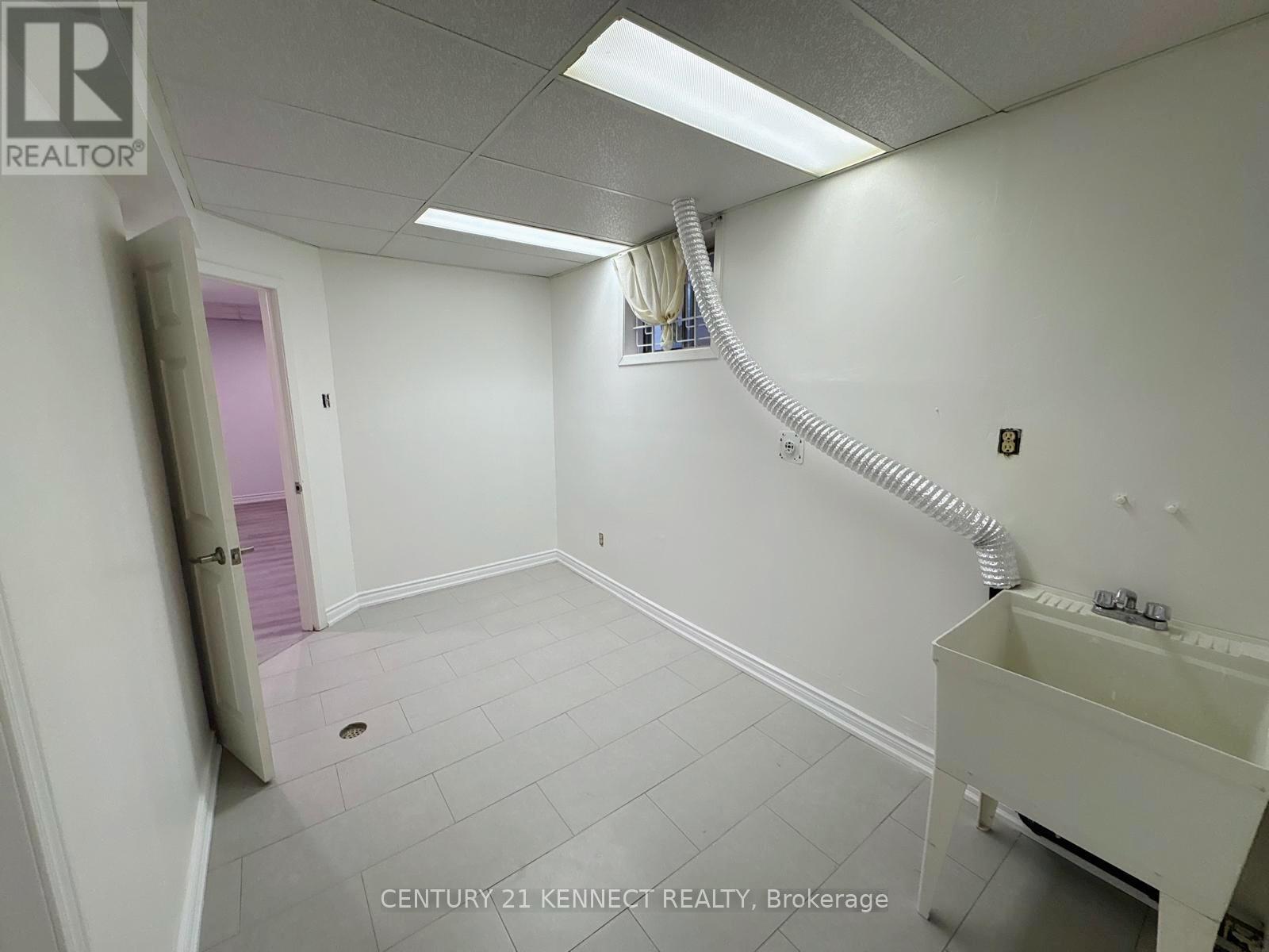 Basement - 33 Somerset Crescent, Richmond Hill, Ontario  L4C 8N5 - Photo 10 - N12884846