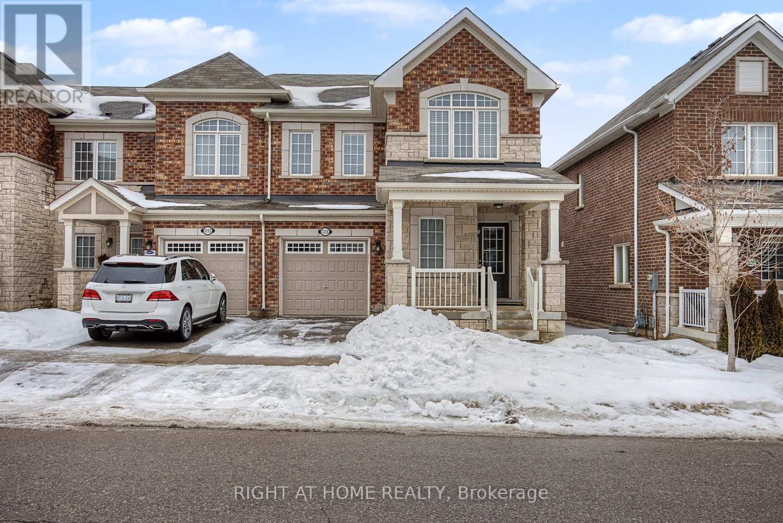 1235 Mulroney Heights, Milton, Ontario  L9E 1G1 - Photo 3 - W12884826