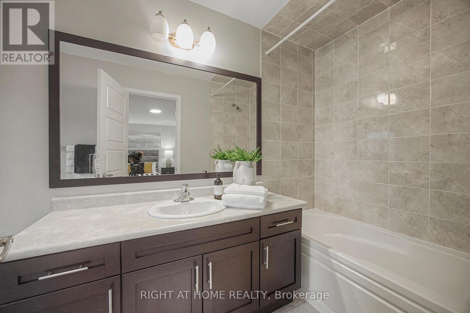 1235 Mulroney Heights, Milton, Ontario  L9E 1G1 - Photo 36 - W12884826