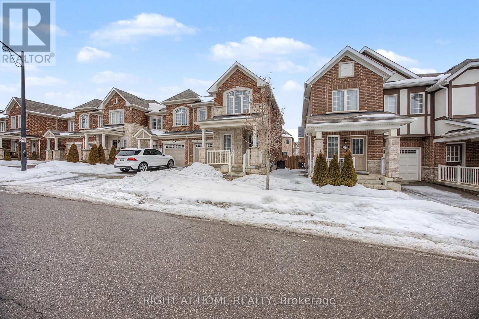 1235 Mulroney Heights, Milton, Ontario  L9E 1G1 - Photo 4 - W12884826