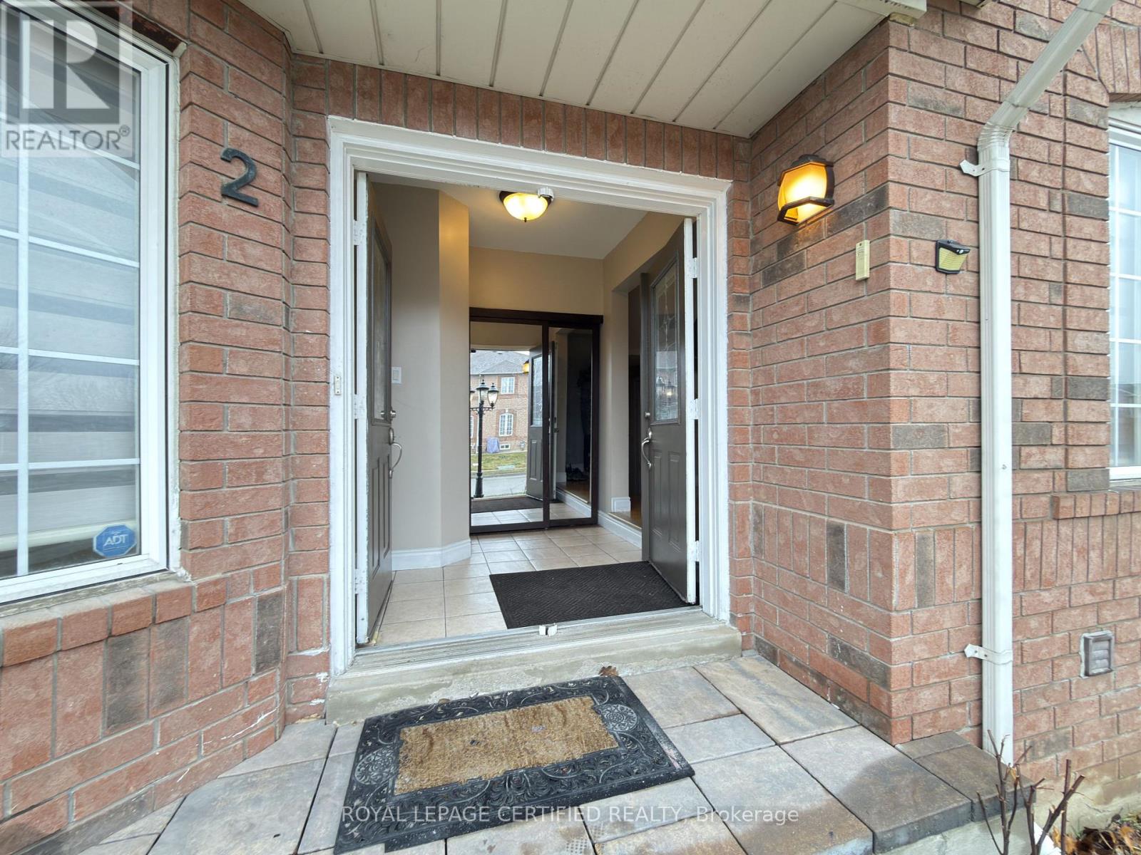 2 Lake Louise Drive, Brampton, Ontario  L6X 4W7 - Photo 4 - W12884842