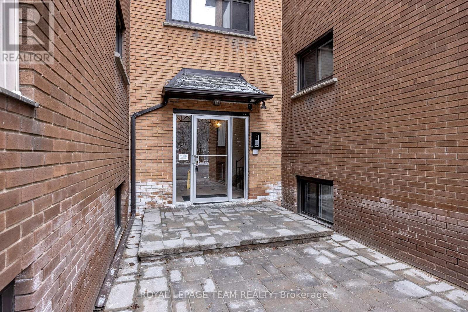 6 - 270 Beechwood Avenue, Ottawa, Ontario  K1L 8A6 - Photo 4 - X12884890