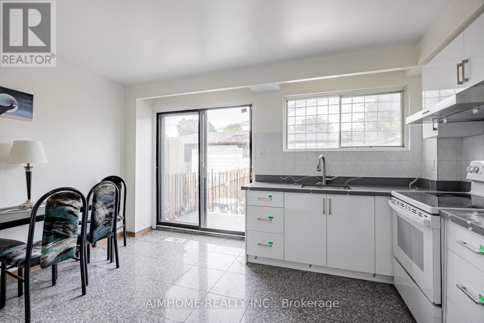 2a - 144 Wolseley Street, Toronto, Ontario  M6J 3R4 - Photo 2 - C12884886