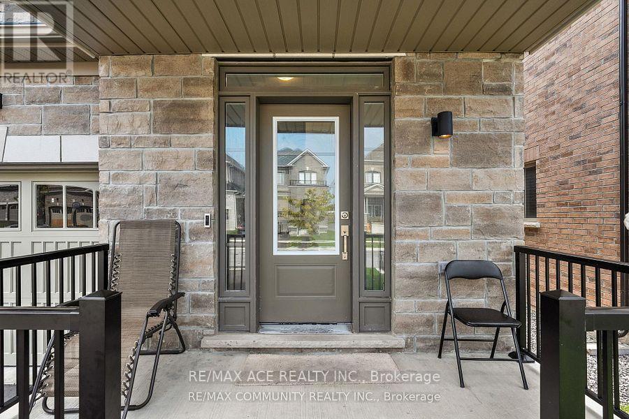 75 Ed Ewert Avenue, Clarington, Ontario  L1B 0W7 - Photo 3 - E12884850