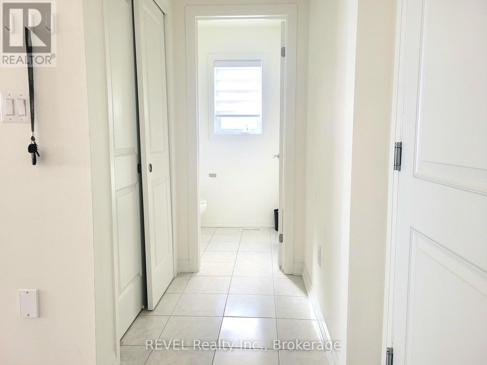 171 Bur Oak Drive N, Thorold (Confederation Heights), Ontario  L2V 0L7 - Photo 4 - X12856648