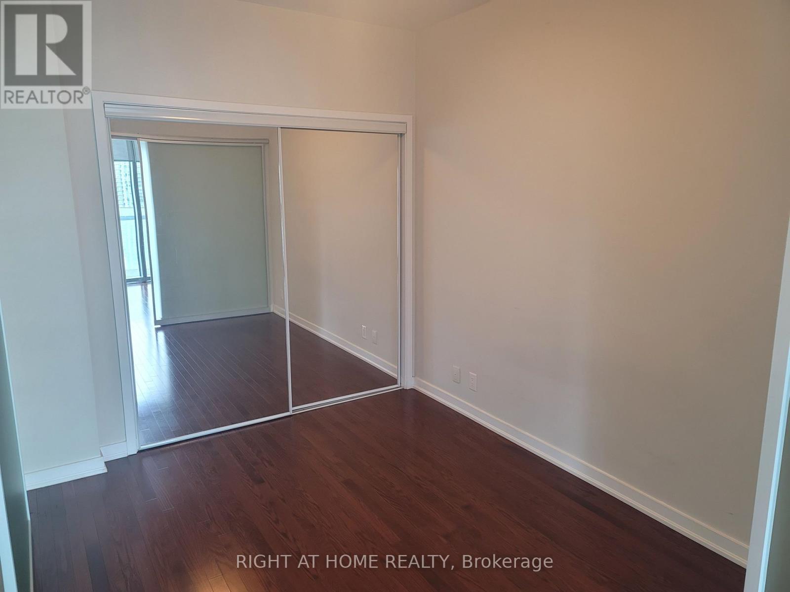 2301 - 12 York Street, Toronto, Ontario  M5J 0A9 - Photo 11 - C12884456