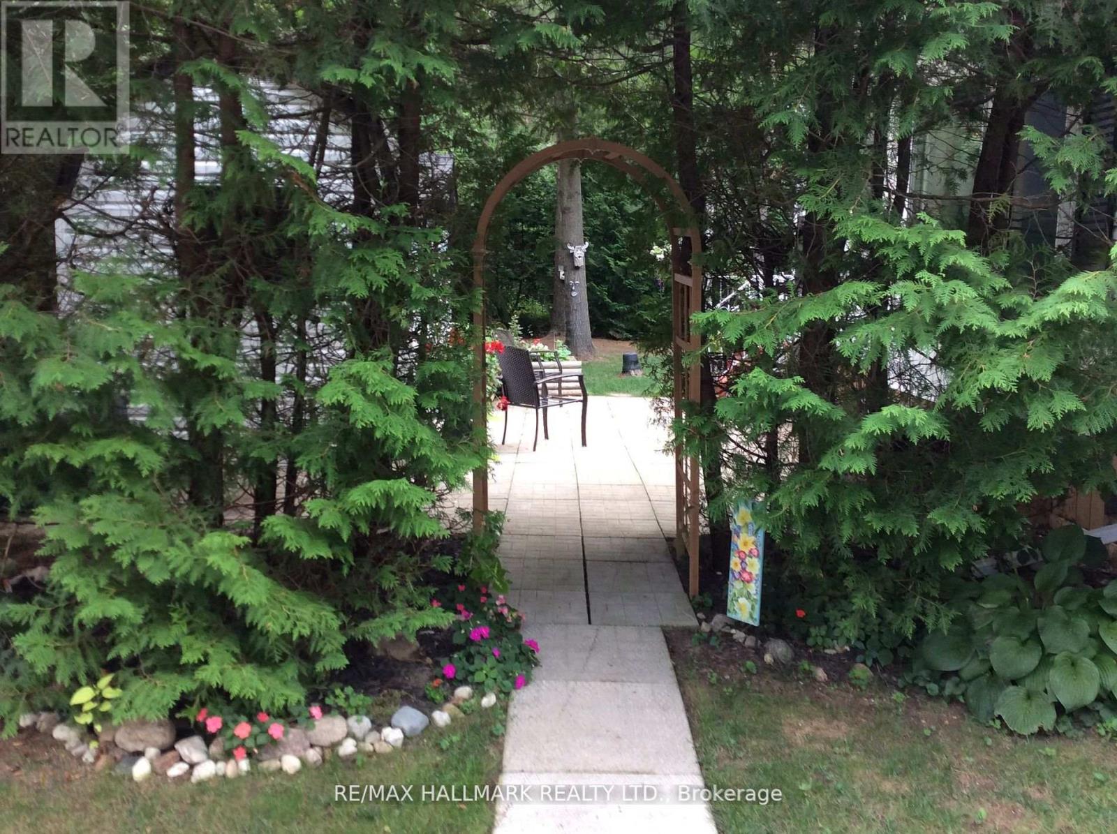 6 Prince Charles Avenue, Springwater, Ontario  L0L 1P0 - Photo 16 - S12880202