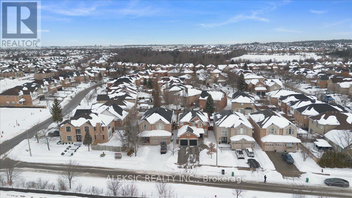 33 Hillpath Crescent, Brampton, Ontario  L6Z 4T7 - Photo 29 - W12884902