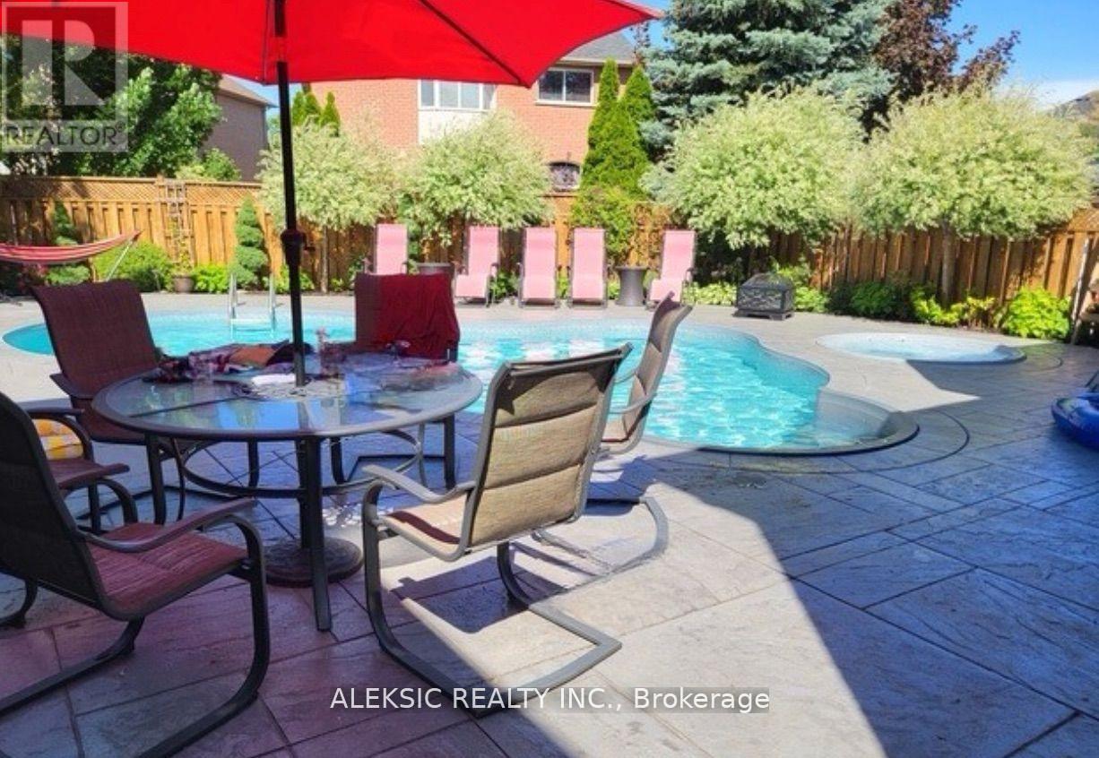 33 Hillpath Crescent, Brampton, Ontario  L6Z 4T7 - Photo 34 - W12884902