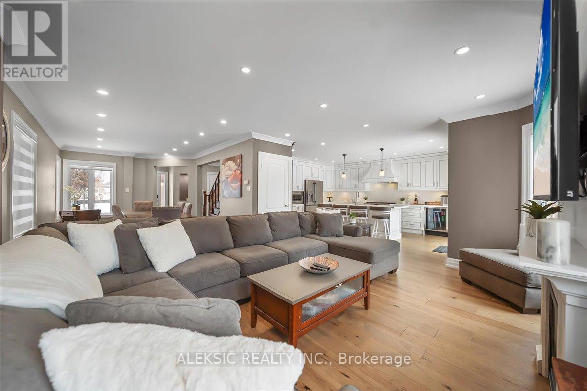 33 Hillpath Crescent, Brampton, Ontario  L6Z 4T7 - Photo 5 - W12884902