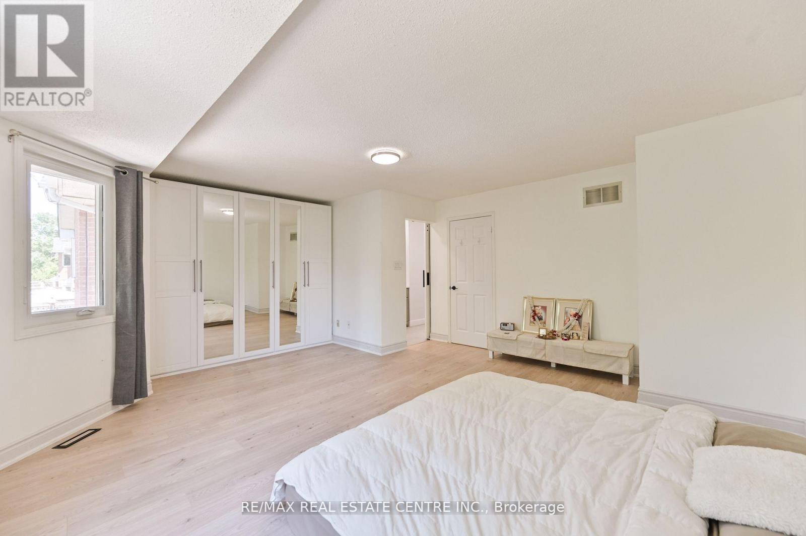 2559 Addingham Crescent, Oakville (Cv Clearview), Ontario  L6J 7K7 - Photo 16 - W12884910