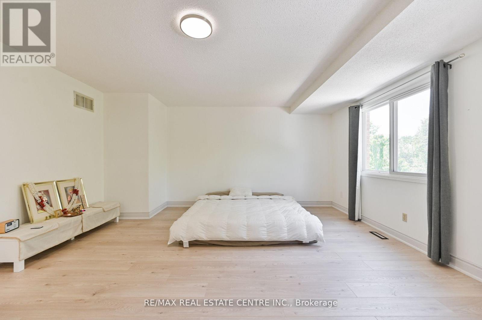 2559 Addingham Crescent, Oakville (Cv Clearview), Ontario  L6J 7K7 - Photo 17 - W12884910