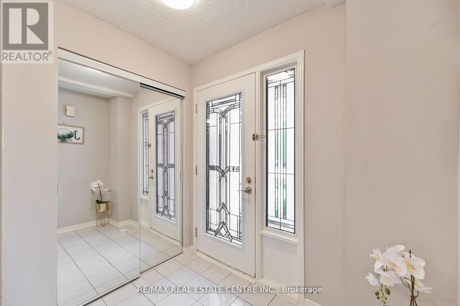 2559 Addingham Crescent, Oakville (Cv Clearview), Ontario  L6J 7K7 - Photo 2 - W12884910