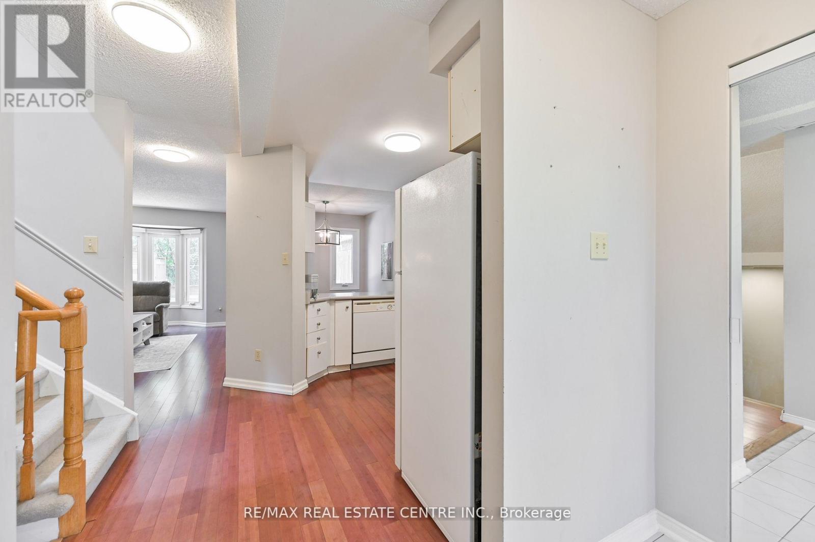 2559 Addingham Crescent, Oakville (Cv Clearview), Ontario  L6J 7K7 - Photo 3 - W12884910