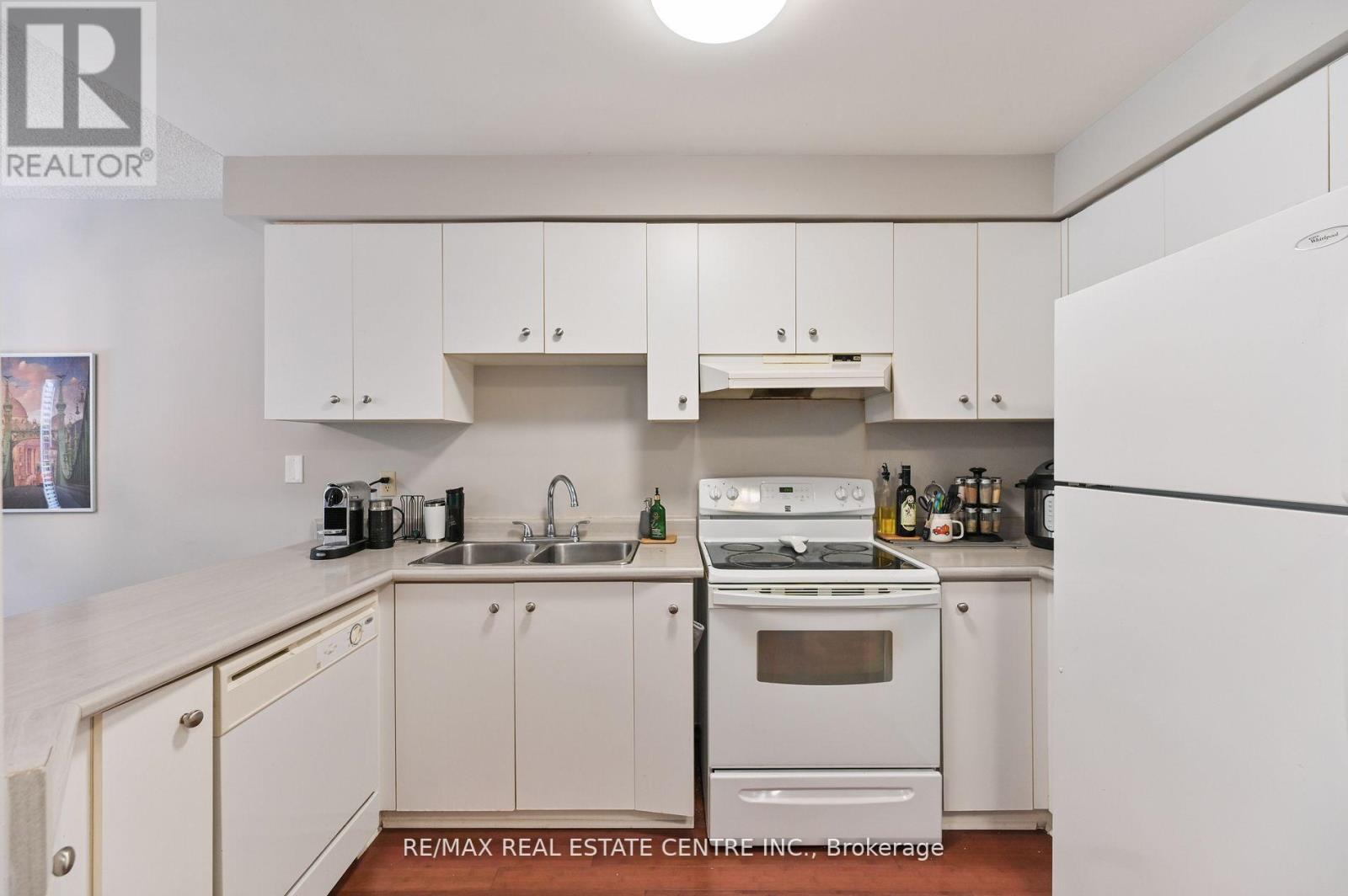 2559 Addingham Crescent, Oakville (Cv Clearview), Ontario  L6J 7K7 - Photo 6 - W12884910