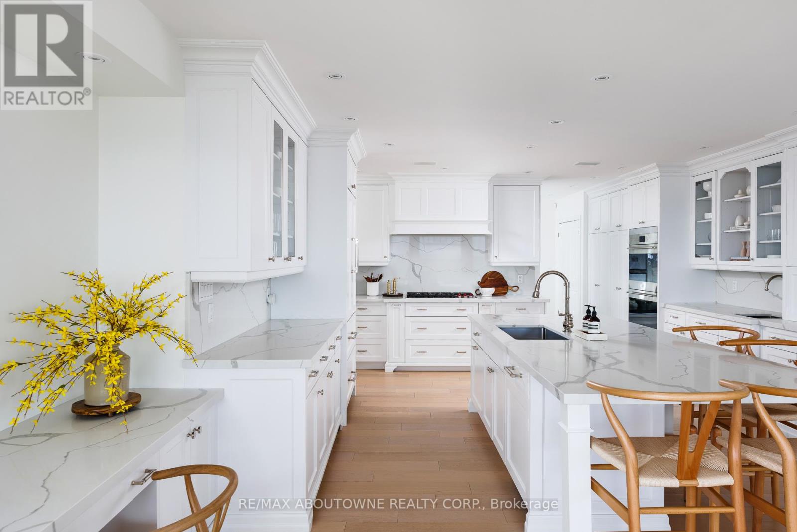 3 Ennisclare Drive E, Oakville, Ontario  L6J 4N3 - Photo 10 - W12884912