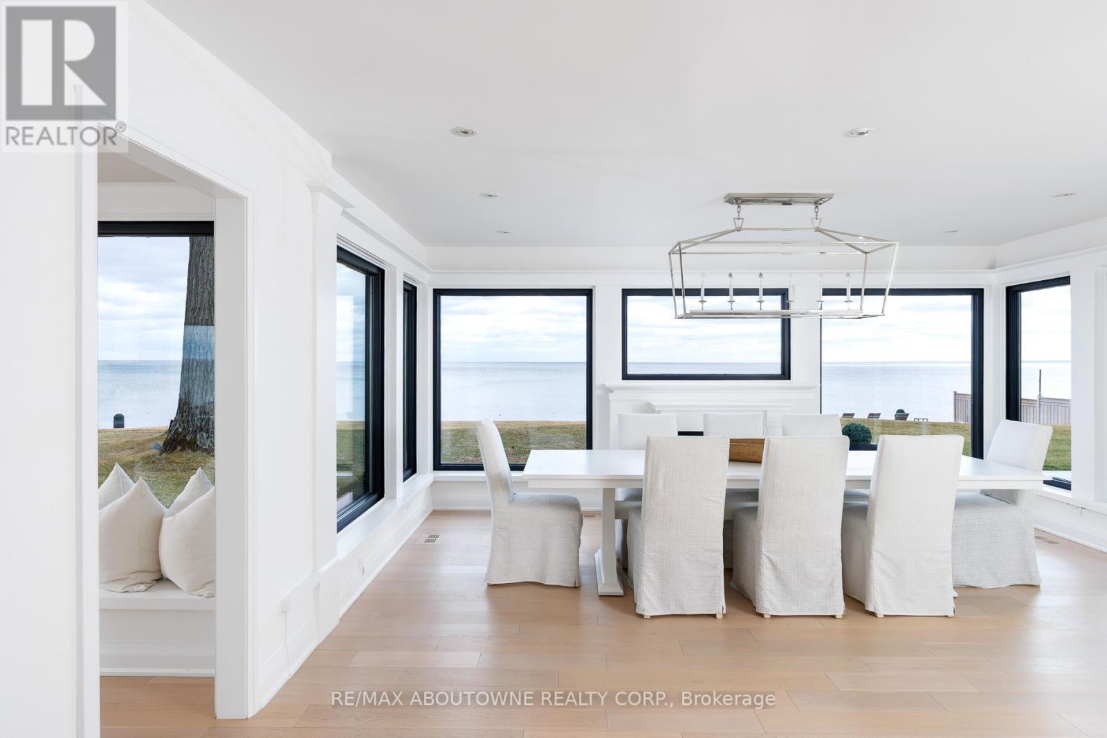 3 Ennisclare Drive E, Oakville, Ontario  L6J 4N3 - Photo 11 - W12884912