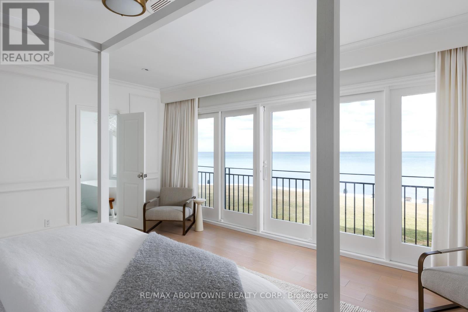 3 Ennisclare Drive E, Oakville, Ontario  L6J 4N3 - Photo 18 - W12884912