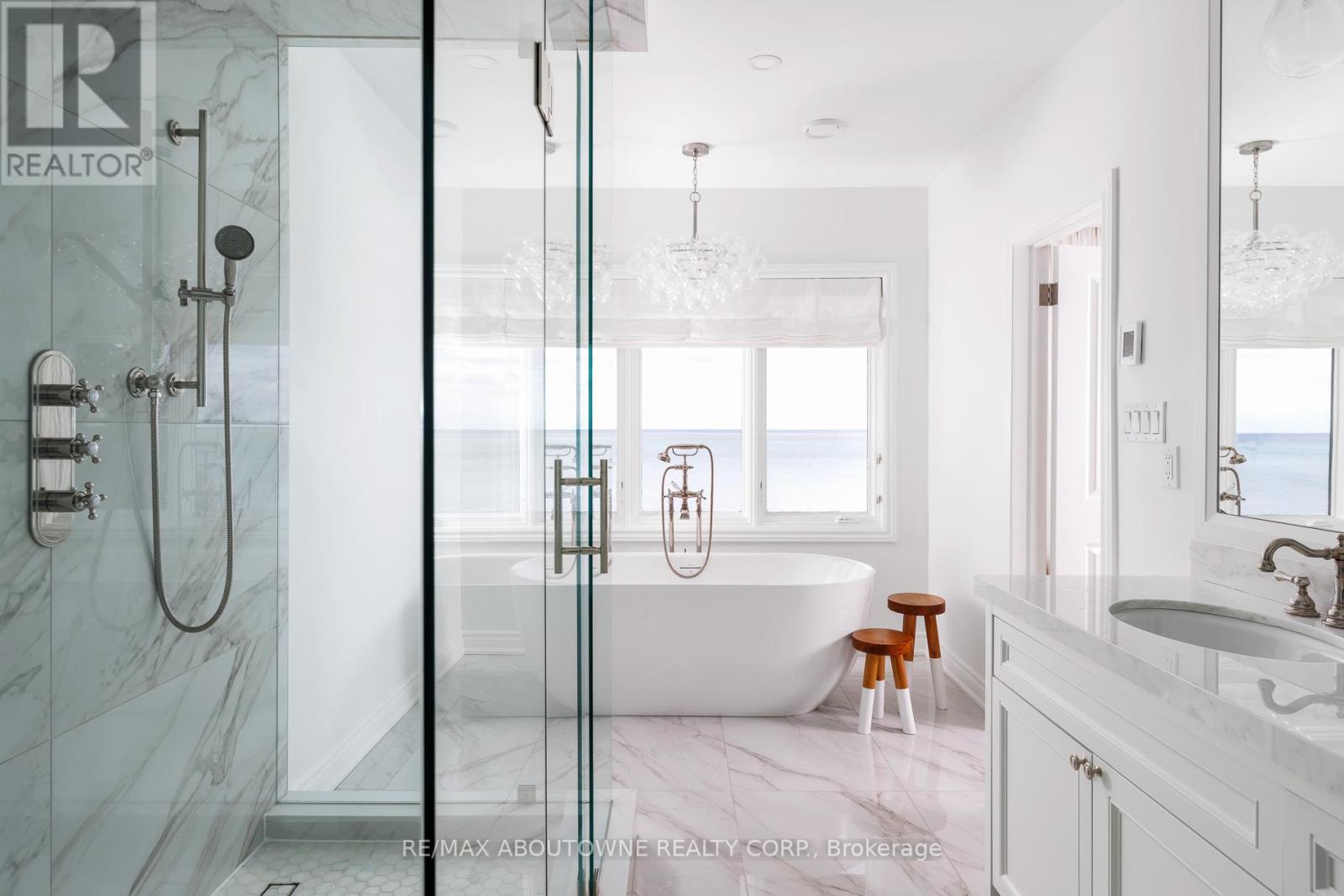 3 Ennisclare Drive E, Oakville, Ontario  L6J 4N3 - Photo 19 - W12884912