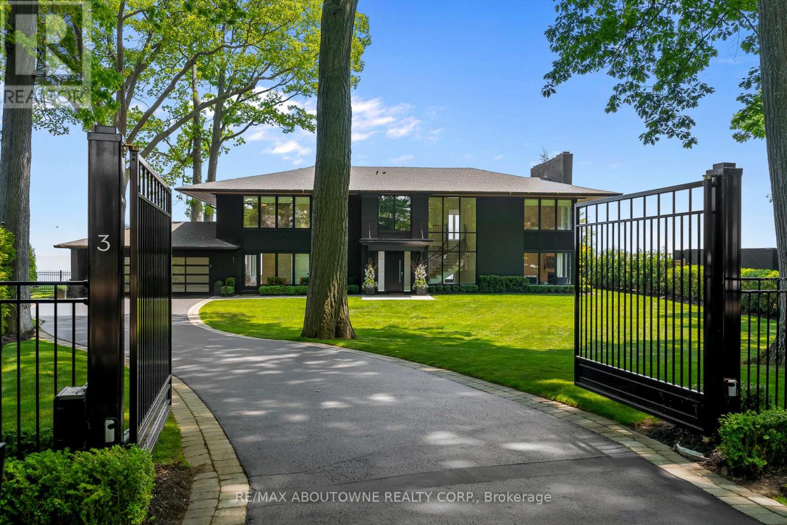 3 Ennisclare Drive E, Oakville, Ontario  L6J 4N3 - Photo 2 - W12884912