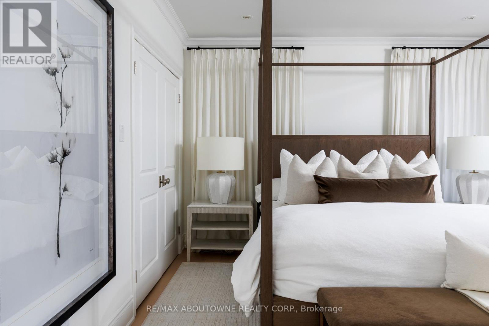 3 Ennisclare Drive E, Oakville, Ontario  L6J 4N3 - Photo 21 - W12884912