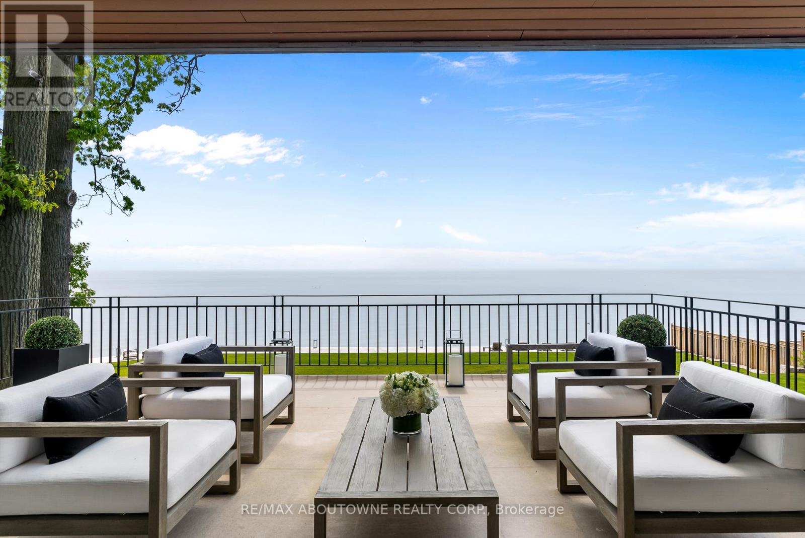 3 Ennisclare Drive E, Oakville, Ontario  L6J 4N3 - Photo 23 - W12884912