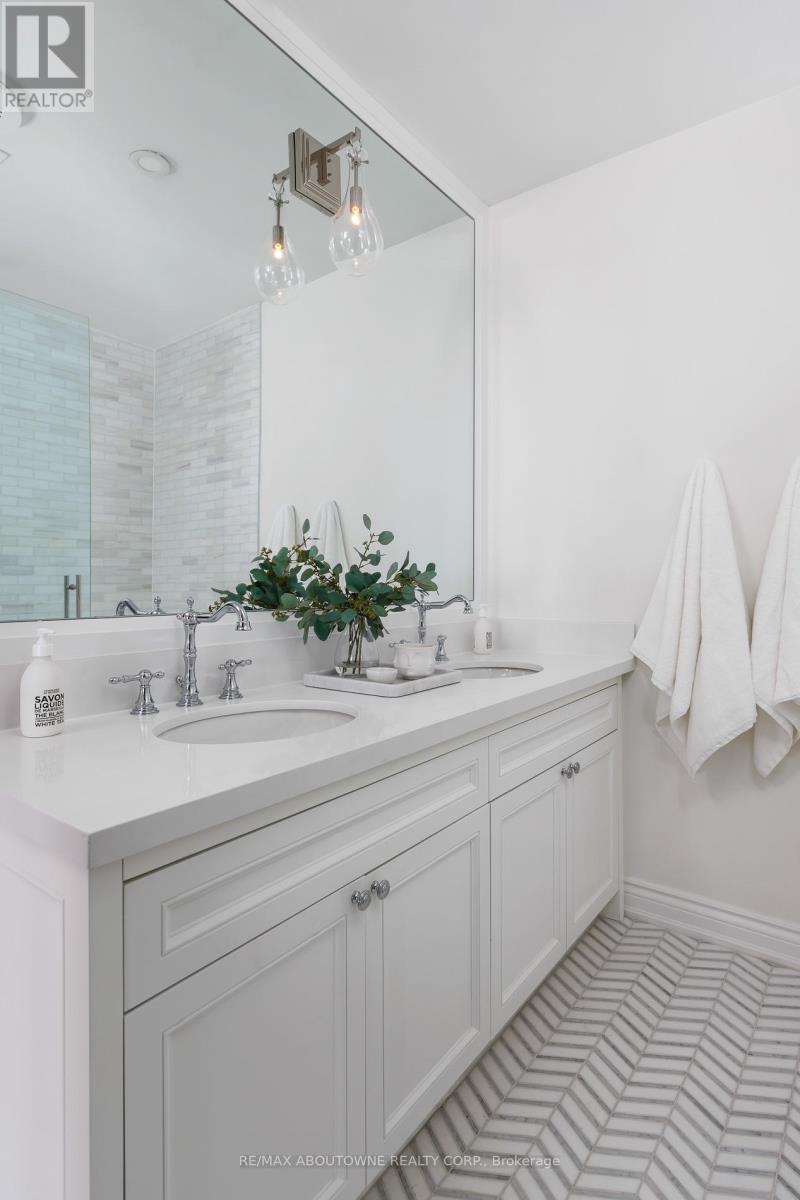 3 Ennisclare Drive E, Oakville, Ontario  L6J 4N3 - Photo 25 - W12884912