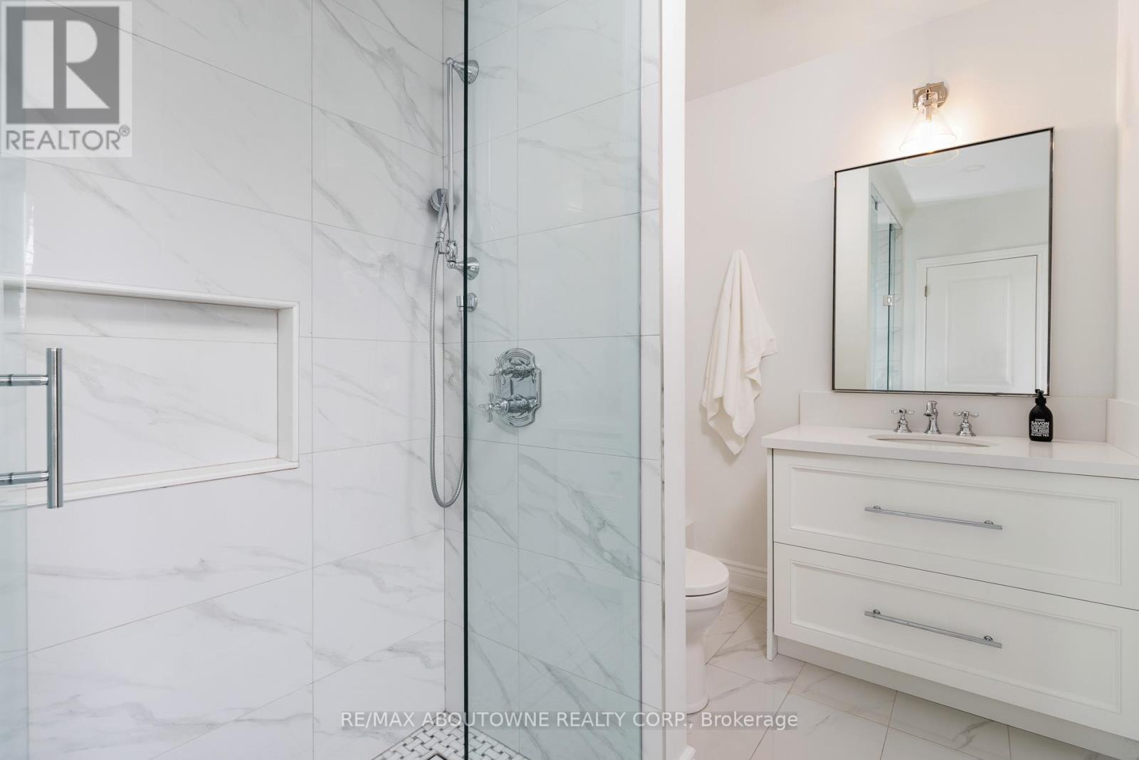 3 Ennisclare Drive E, Oakville, Ontario  L6J 4N3 - Photo 27 - W12884912