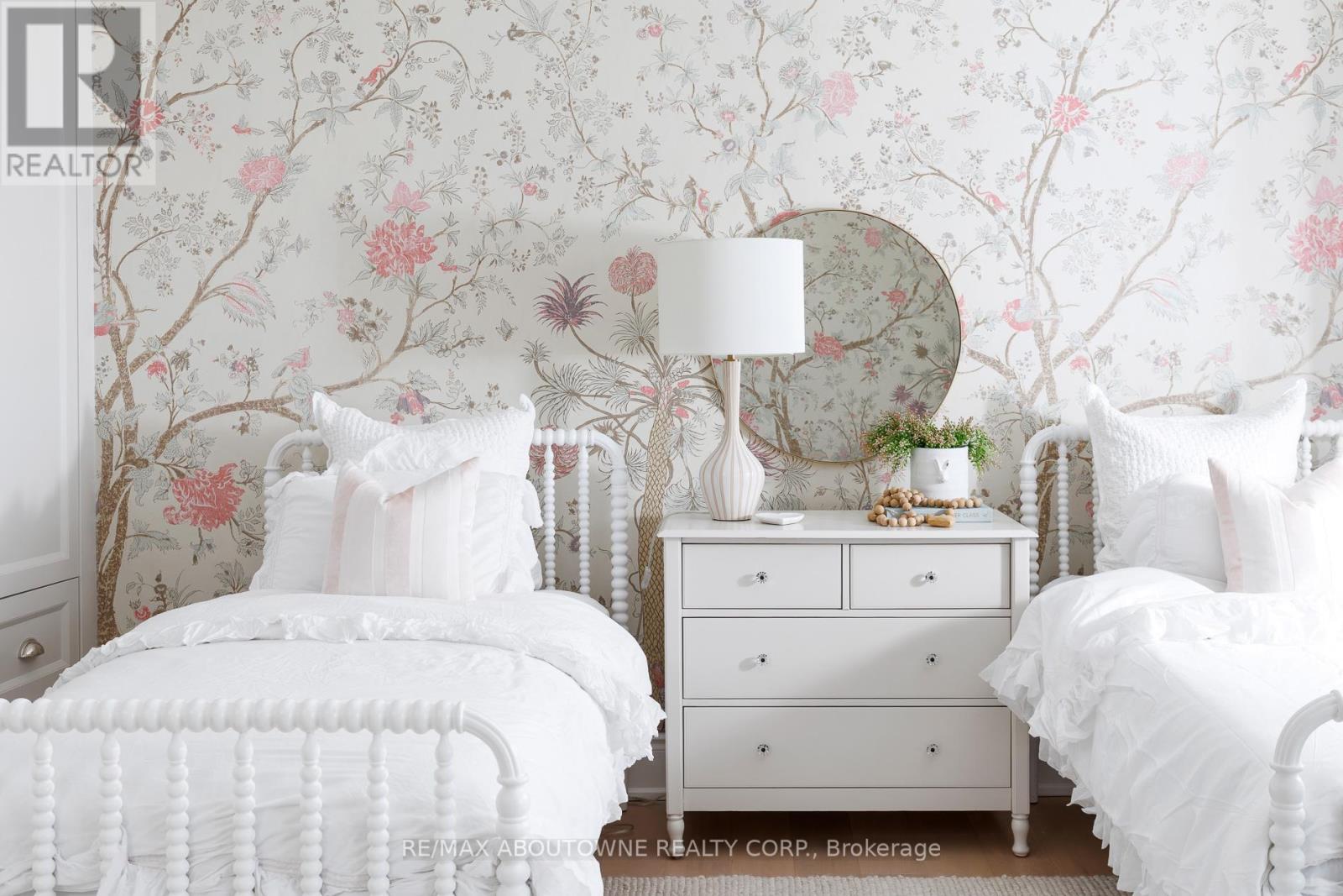 3 Ennisclare Drive E, Oakville, Ontario  L6J 4N3 - Photo 29 - W12884912