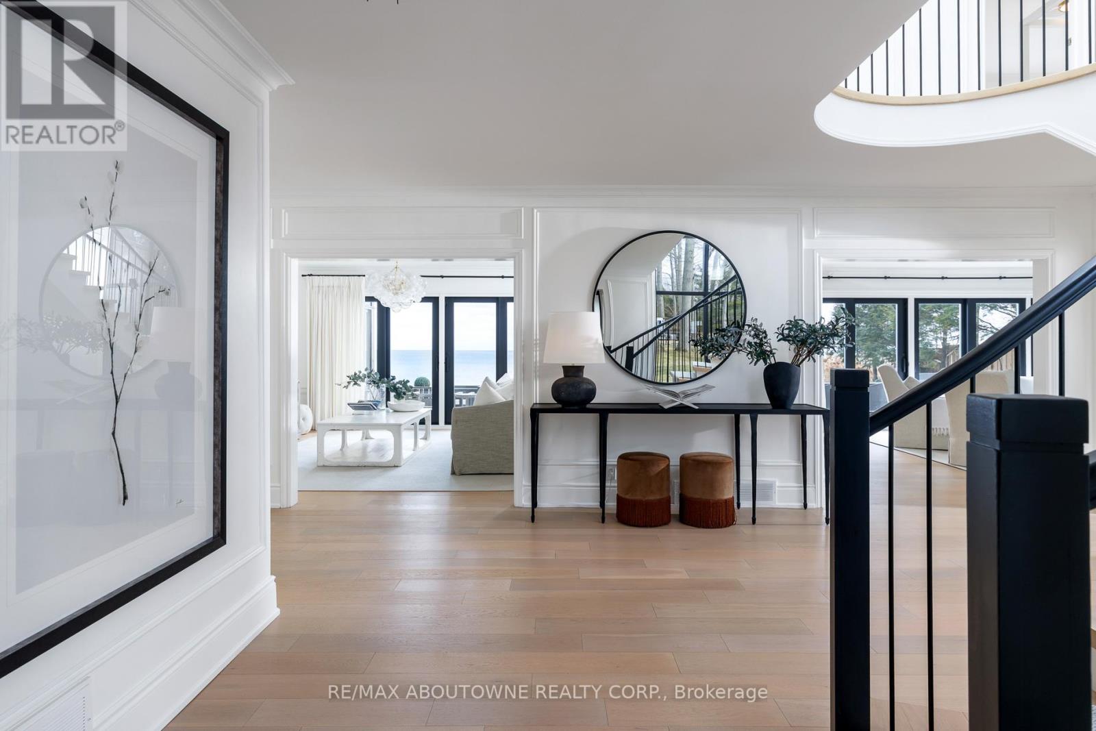 3 Ennisclare Drive E, Oakville, Ontario  L6J 4N3 - Photo 4 - W12884912