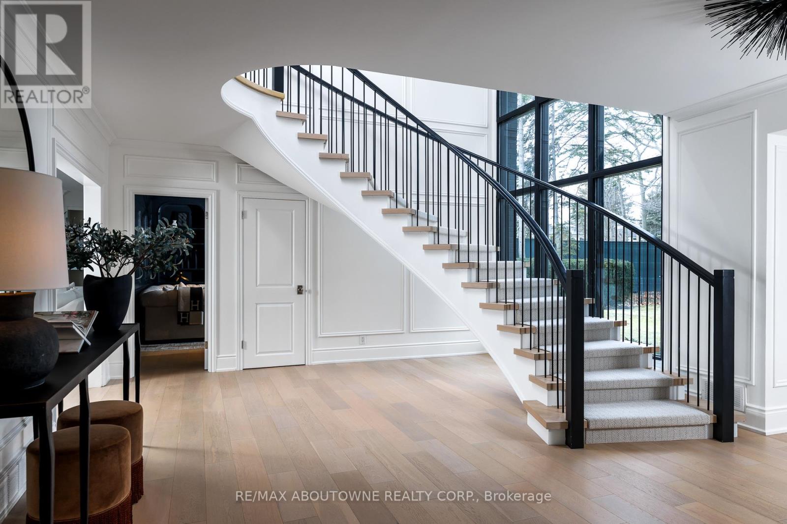 3 Ennisclare Drive E, Oakville, Ontario  L6J 4N3 - Photo 5 - W12884912