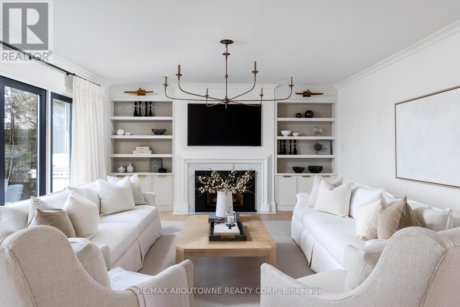 3 Ennisclare Drive E, Oakville, Ontario  L6J 4N3 - Photo 7 - W12884912