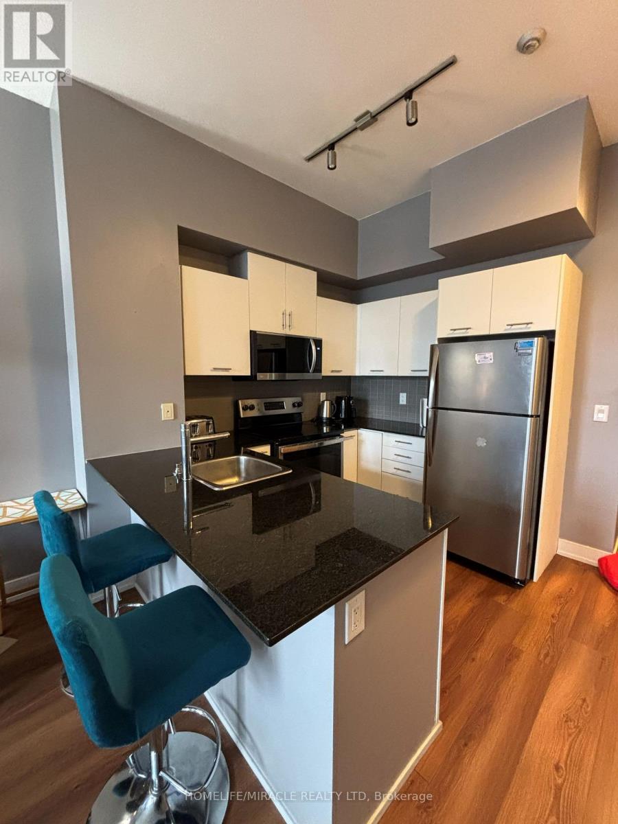 303 - 365 Prince Of Wales Drive, Mississauga (City Centre), Ontario  L5B 0G6 - Photo 3 - W12884918