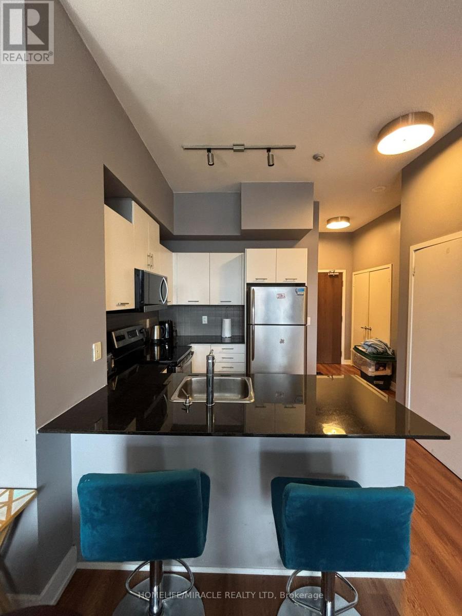 303 - 365 Prince Of Wales Drive, Mississauga (City Centre), Ontario  L5B 0G6 - Photo 4 - W12884918