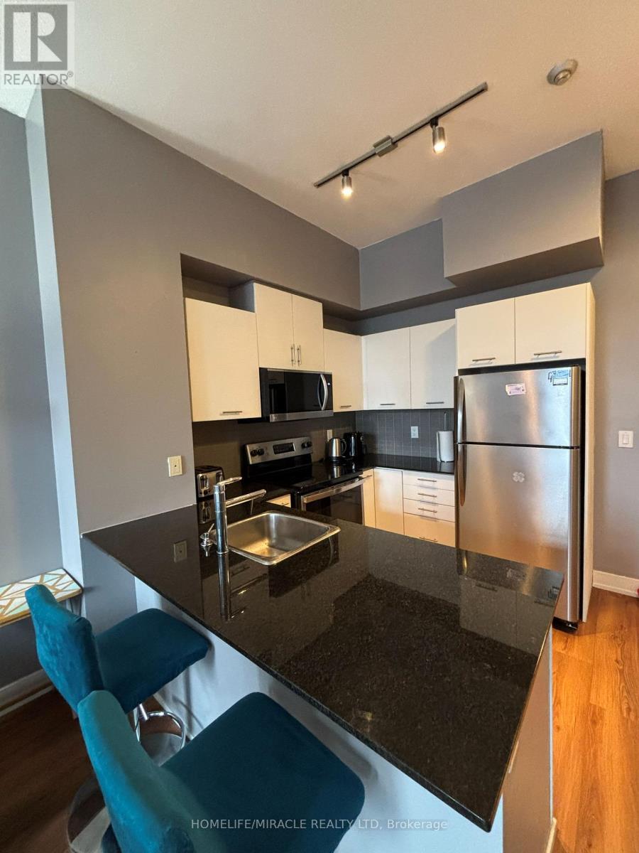 303 - 365 Prince Of Wales Drive, Mississauga (City Centre), Ontario  L5B 0G6 - Photo 5 - W12884918