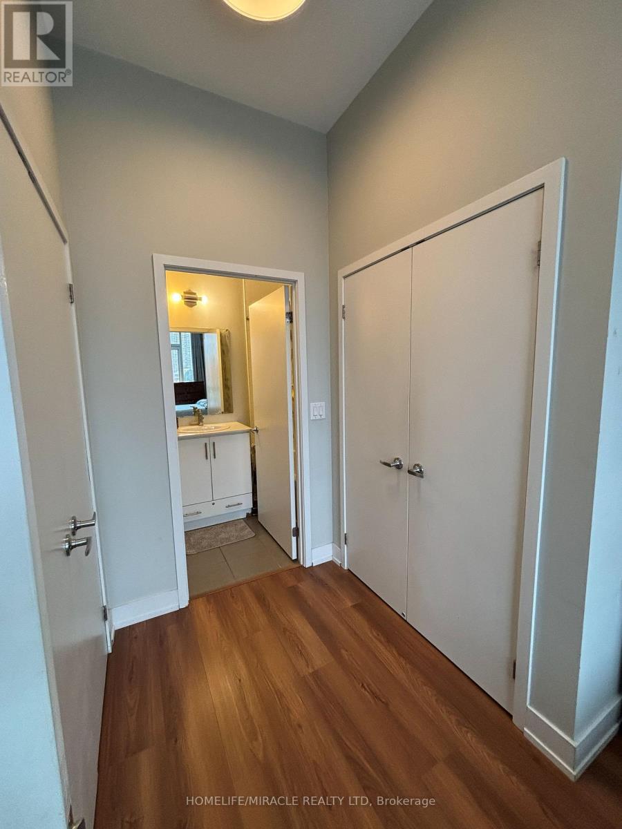 303 - 365 Prince Of Wales Drive, Mississauga (City Centre), Ontario  L5B 0G6 - Photo 9 - W12884918